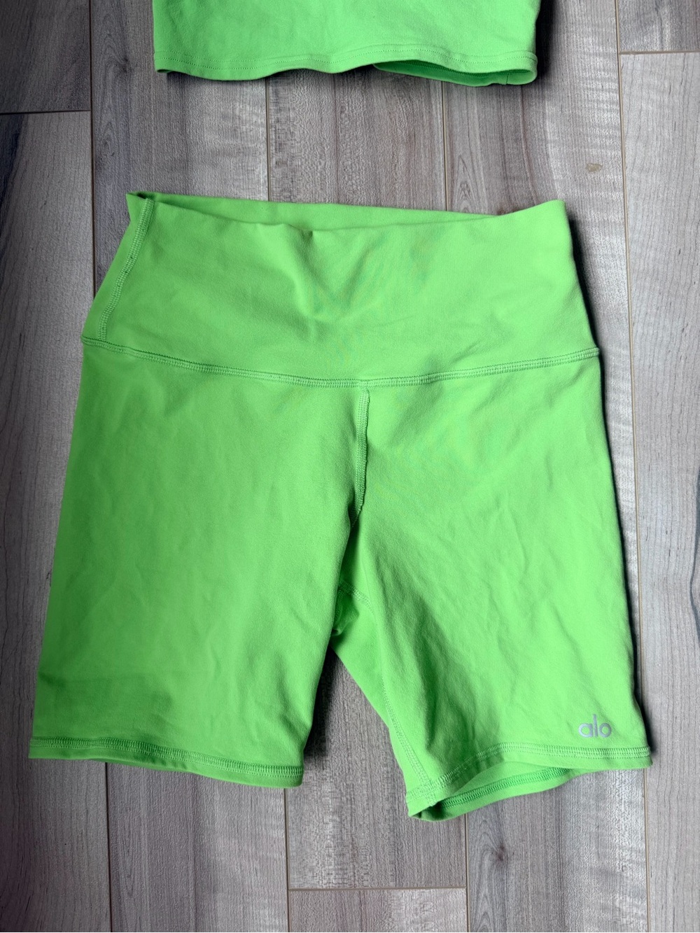 ALO Set - $ 198 - Airbrush Real Bra Tank & Airbrush 7” Biker Shorts - Picture 4 of 9